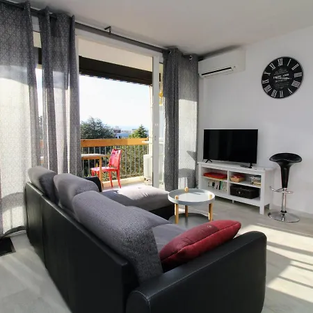 T3 A 300m Des Plages Avec Parking Et Terrasse - Fr-1-309-414