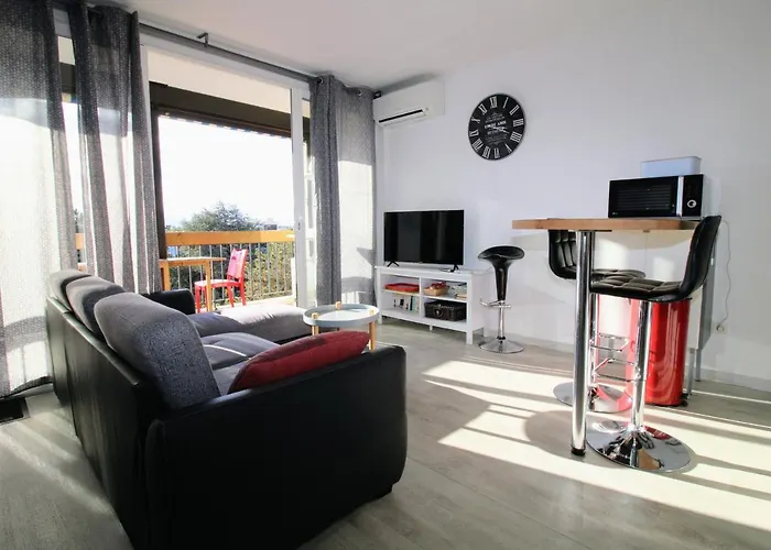 T3 A 300m Des Plages Avec Parking Et Terrasse - Fr-1-309-414 *
